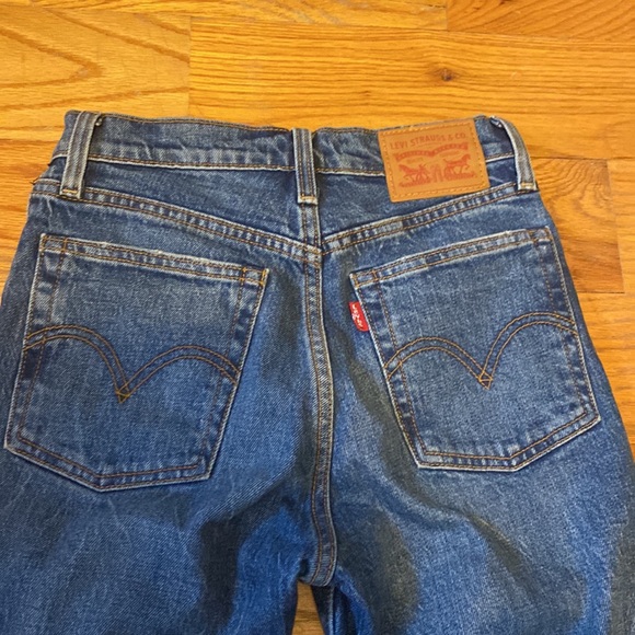 Levi’s Distressed Medium Wash Straight Leg Jeans in Size 24 - Picture 5 of 14